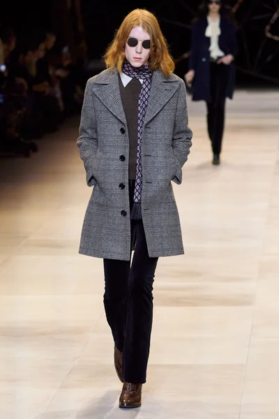 Look 19